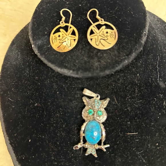 Cat Flower Signed Cut Out Gold Tone Fish Hook Earrings VTG Owl Silver Pendant - Picture 2 of 9